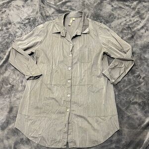 Comfy USA Gray Button-Up Blouse